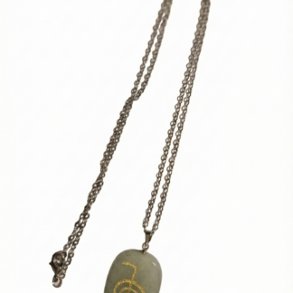 Ripats aventuriinist reiki sümboliga.