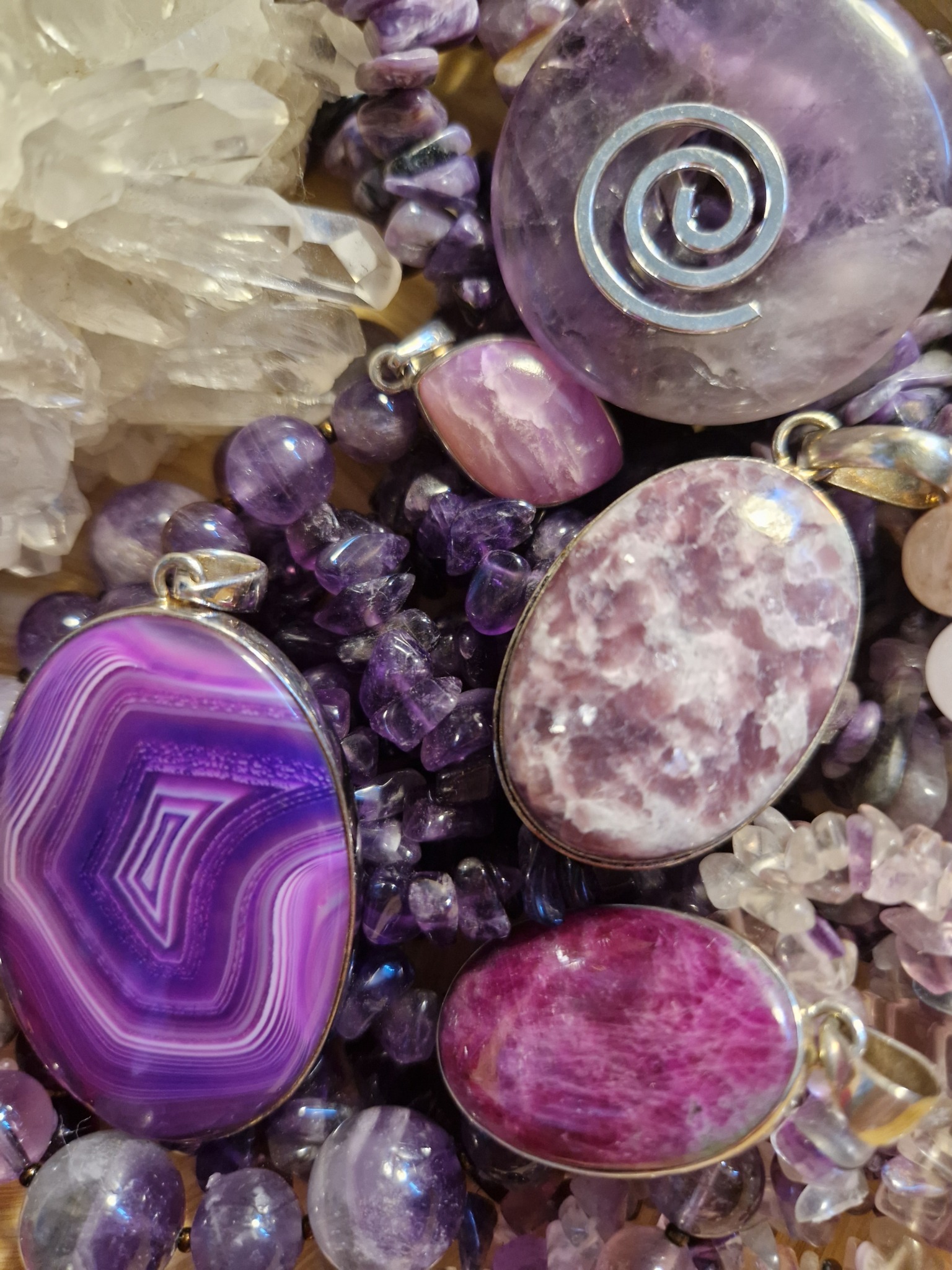 lillad poolvääriskivid