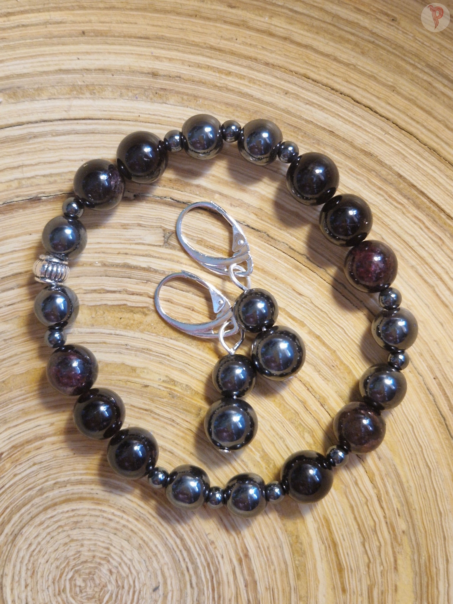 lmandiin granaat ja hematiit käsitöö käevõru kuldses karbis